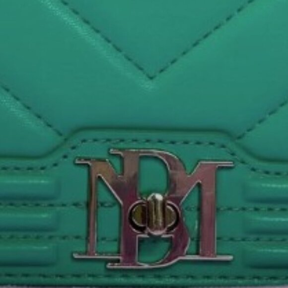 NWT Badgley Mischka V quilting crossbody detachable chain strap  BM-4156 green - Picture 9 of 9